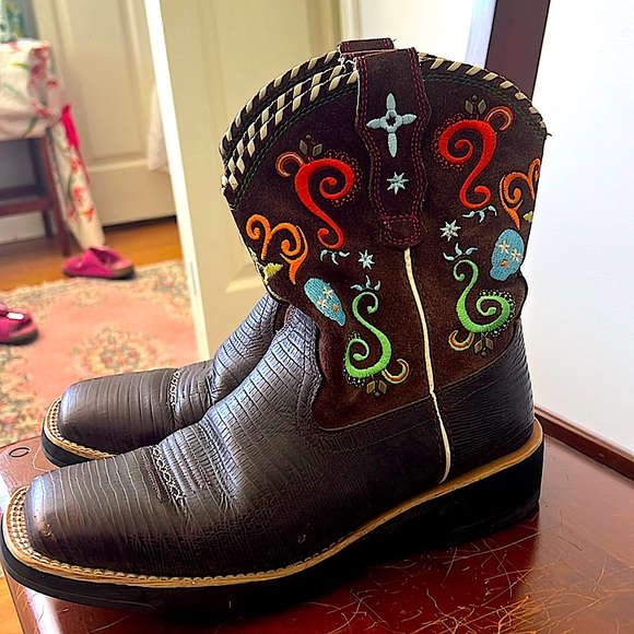 Ariat Shoes - Ariat Embroidered Brown Leather Cowboy Boots